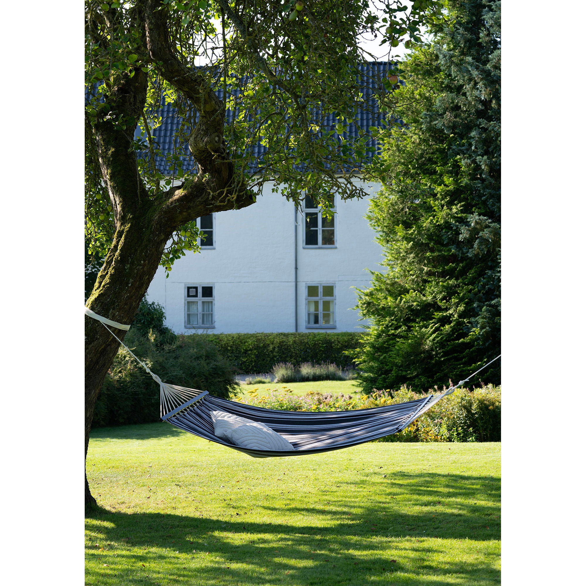 Farbe  Lamia – Hängematte aus Baumwollmischung mit Holzstab, Schwarz/Grau/Weiß, 200 × 120 cm
